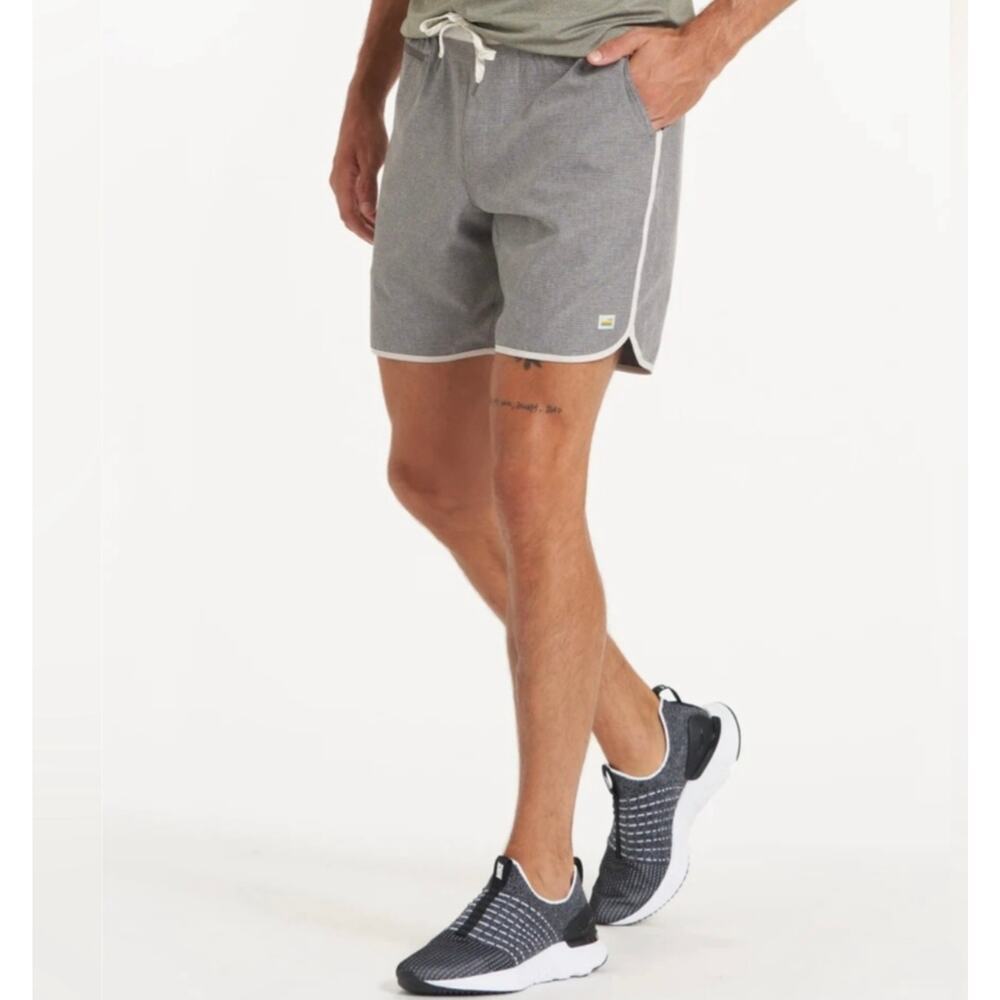 Vuori Banks Shorts 7" Unlined Athletic Gray White Drawstring Men’s Size XL